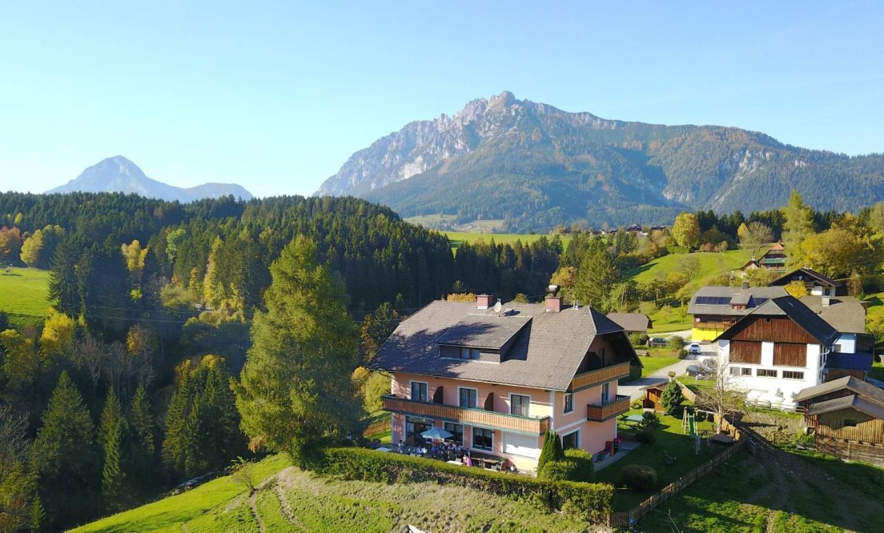 Tieschnhof Hotell Grobming Exteriör bild
